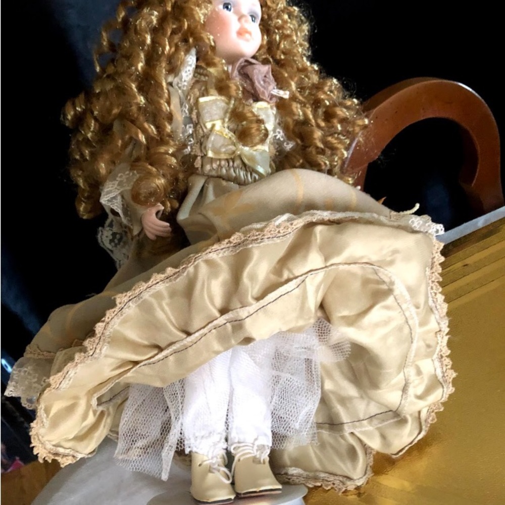 Victorian doll - Picture 2 of 5